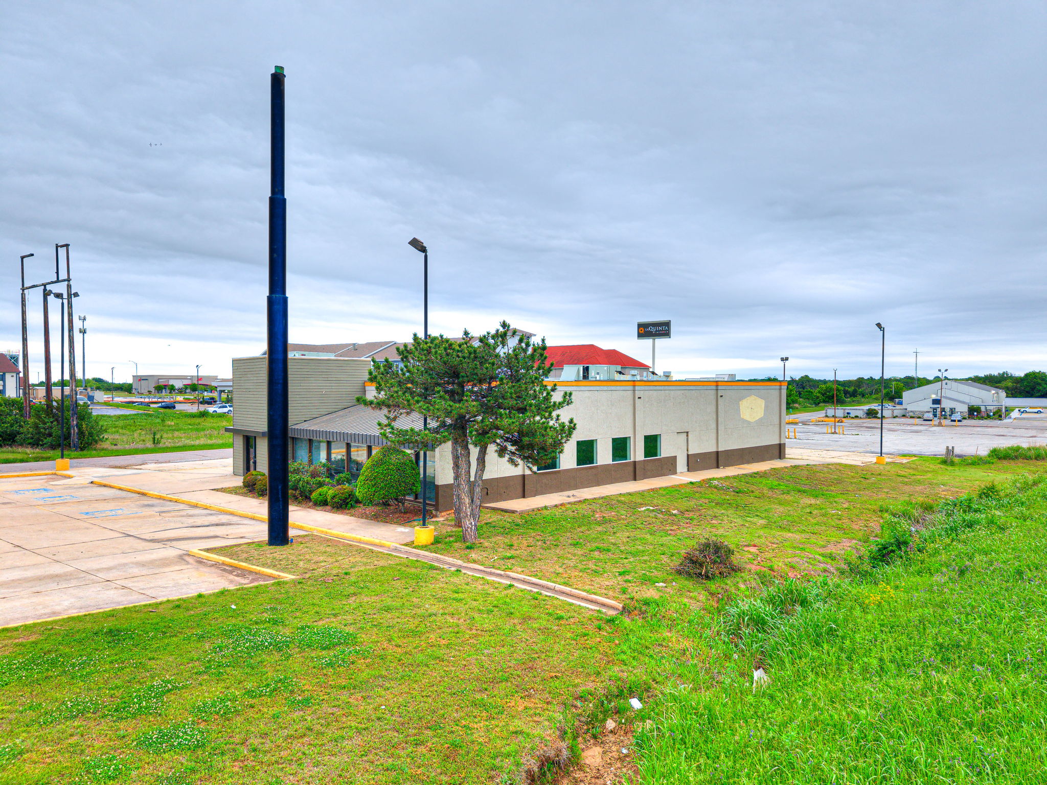 Existing tall pylon sign at the street, visible from I-40, beside the building